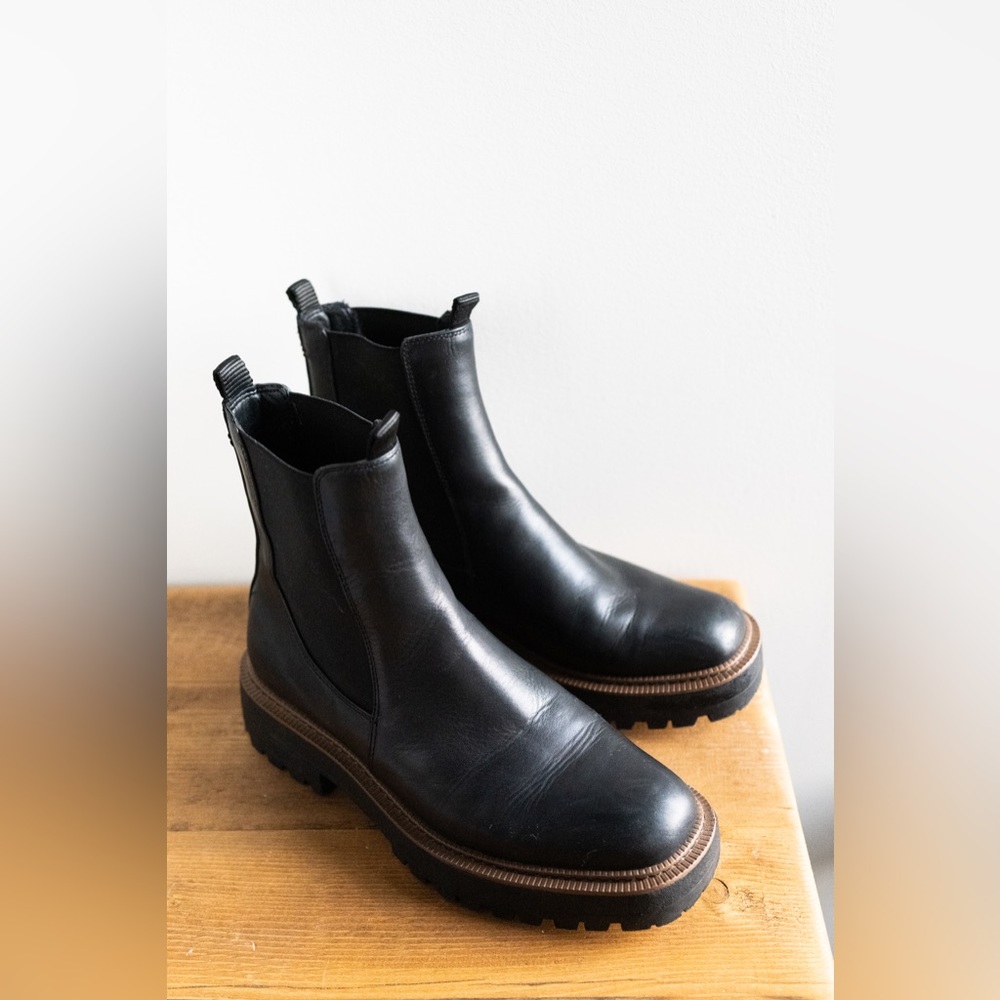 Sam Edelman Women’s Size 9 Black Laguna Lug Sole Chelsea Boots (Pre-loved)
